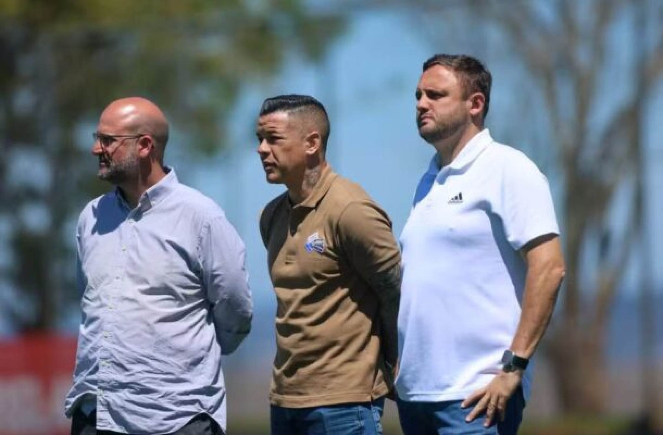 Inter observa mercado e dá prioridade à contratação de um zagueiro