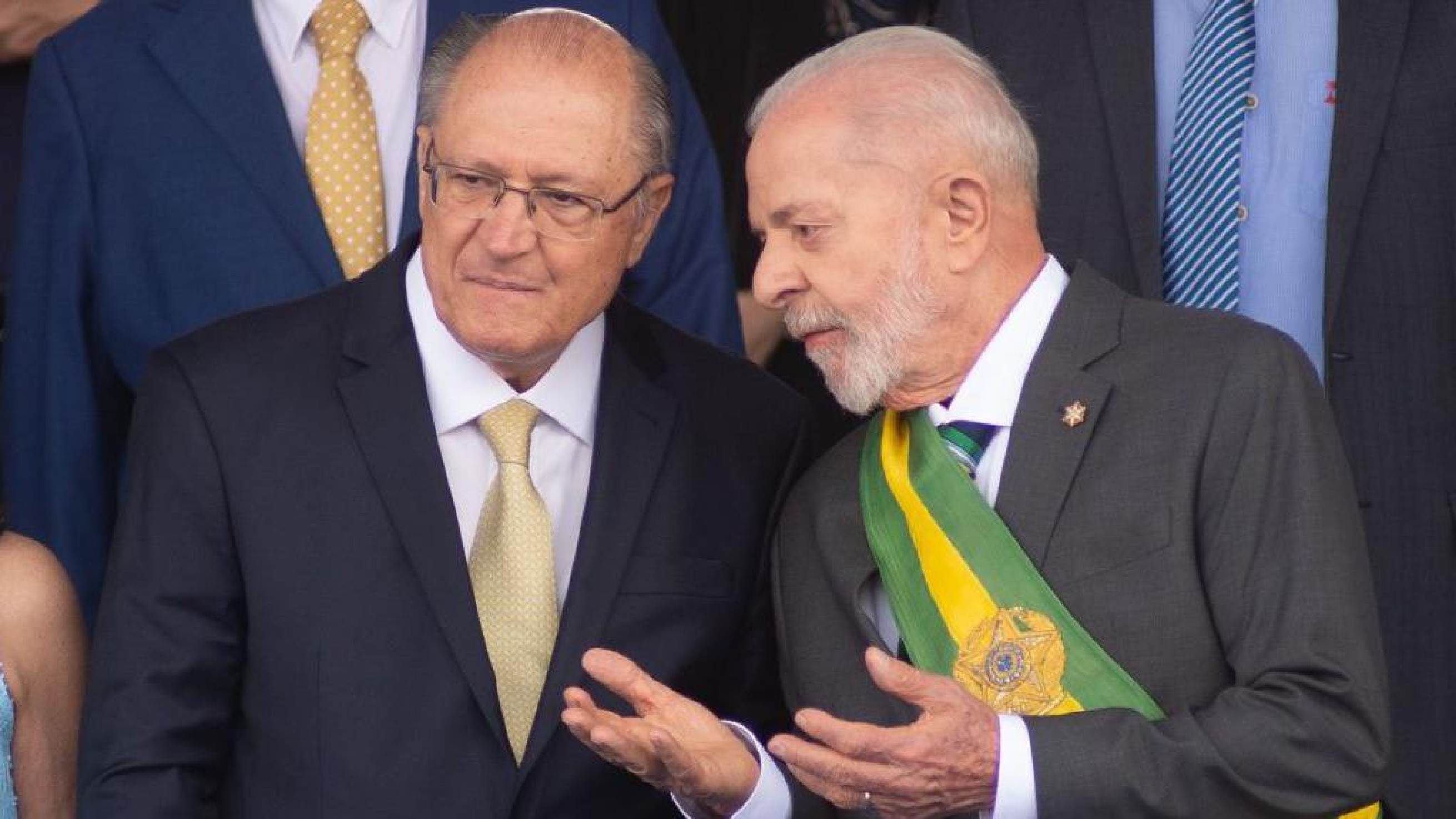 Lula precisa passar o cargo para Alckmin? O que acontece quando um presidente brasileiro está internado