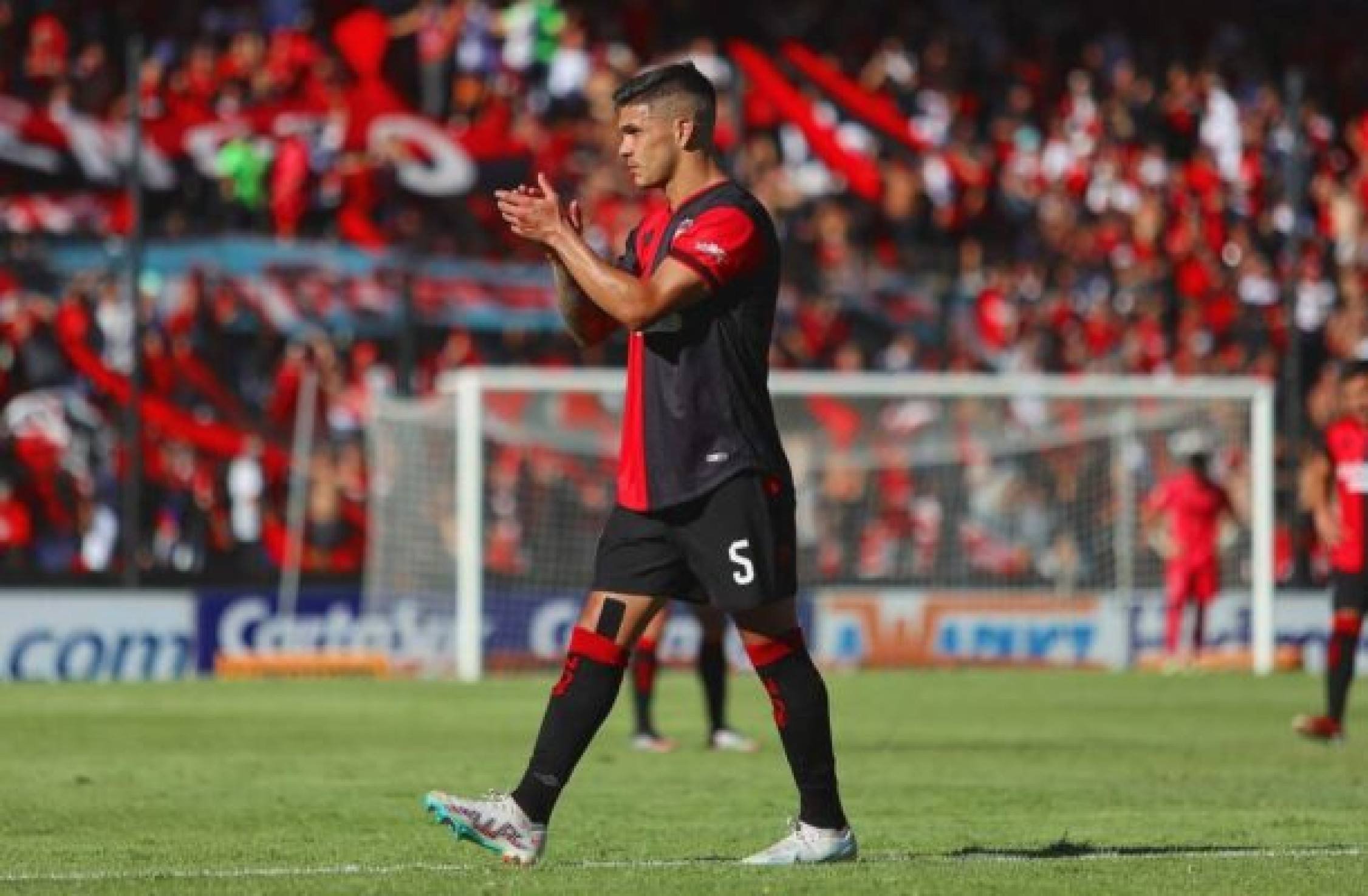 Rodrigo Fernández se despede do Newells e fica próximo de retorno ao Santos
