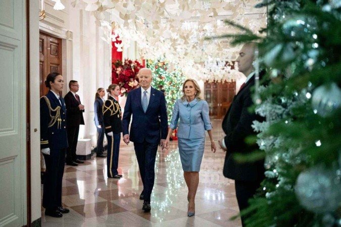 Joe Biden e a primeira-dama Jill Biden chegam à conferência sobre saúde das mulheres, no Salão Leste da Casa Branca - (crédito: Andrew Harnik/Getty Images/AFP) Joe Biden e a primeira-dama Jill Biden chegam à conferência sobre saúde das mulheres, no Salão Leste da Casa Branca - (crédito: Andrew Harnik/Getty Images/AFP)