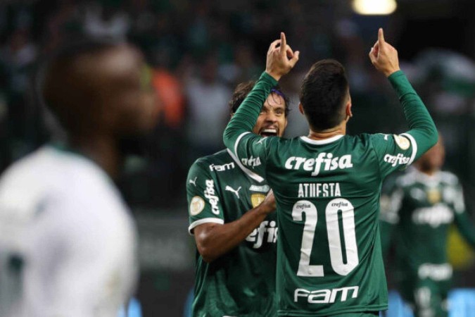  O jogador Eduard Atuesta, da SE Palmeiras, comemora seu gol contra a equipe do Goi..s EC, durante partida v..lida pela vig..sima primeira rodada, do Campeonato Brasileiro, S..rie A, na arena Allianz Parque. (Foto: Cesar Greco)
     -  (crédito:  Cesar Greco)