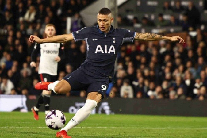 Richarlison em ação pelo Tottenham, da Inglaterra -  (crédito: Foto: Henry Nichools/AFP via Getty Images)