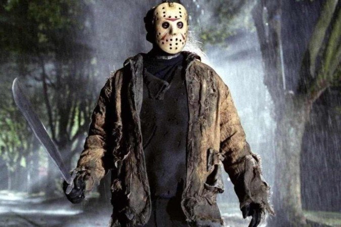O serial killer Jason Vorhees protagoniza a franquia de filmes 'Sexta-feira 13' - (crédito: Divulgação) O serial killer Jason Vorhees protagoniza a franquia de filmes 'Sexta-feira 13' - (crédito: Divulgação)