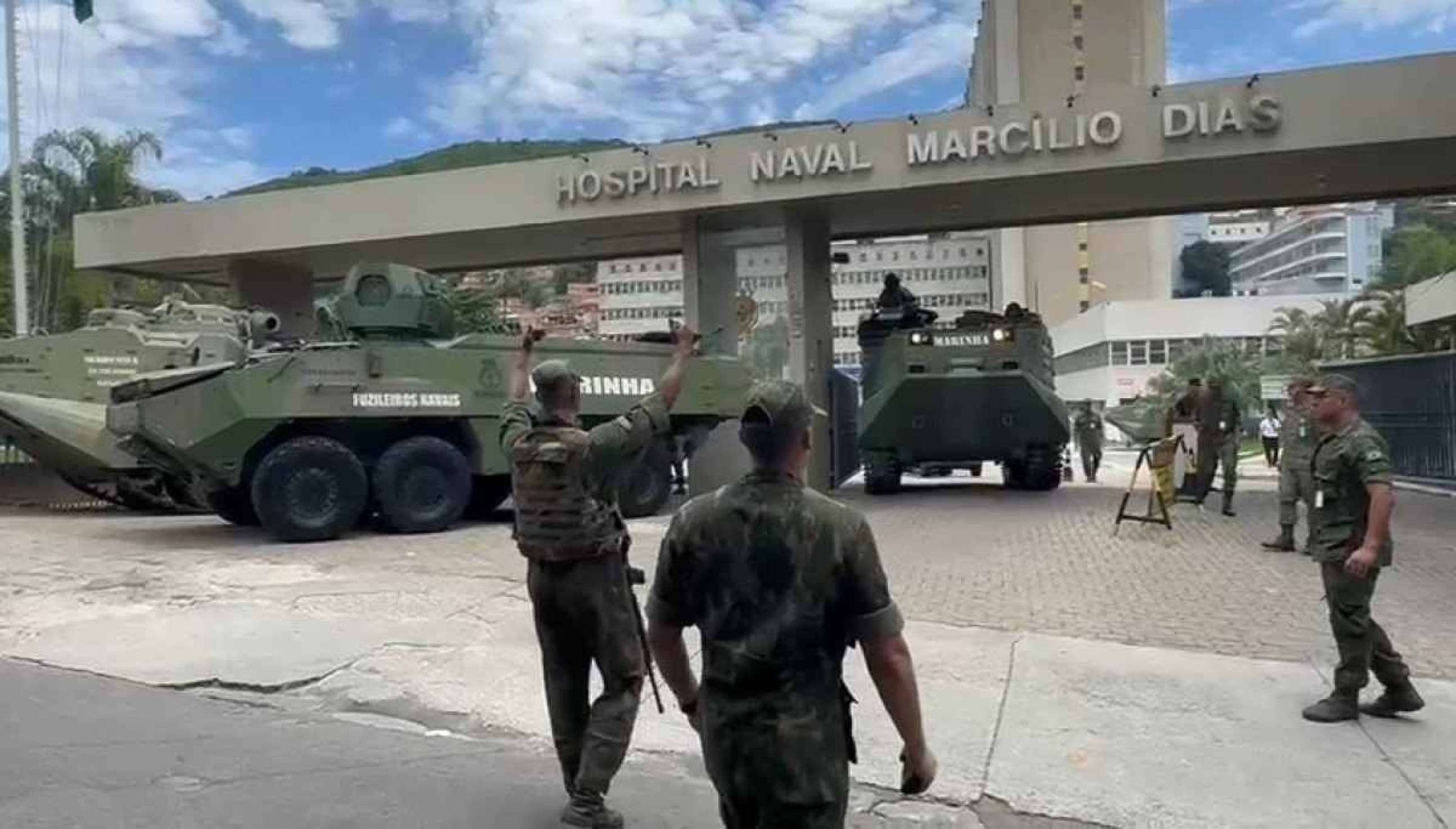 Blindados da Marinha são deslocados para entorno de hospital naval no Rio
