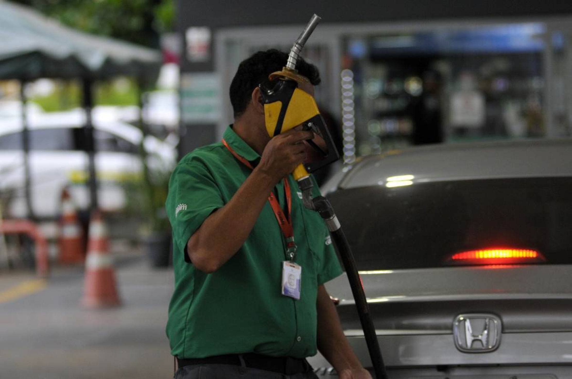 Alta no preço da gasolina está relacionada com o etanol