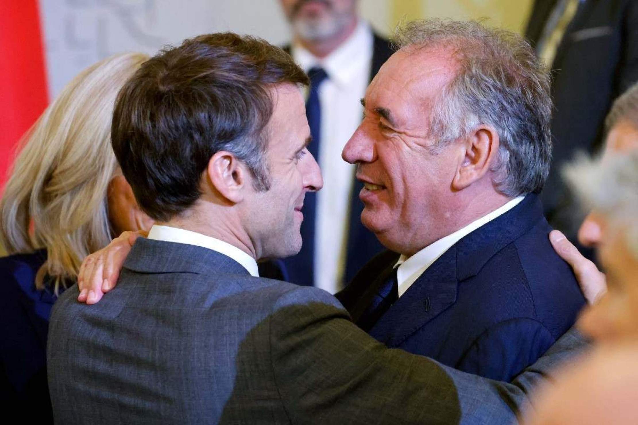 Macron nomeia aliado centrista Bayrou como primeiro-ministro da França