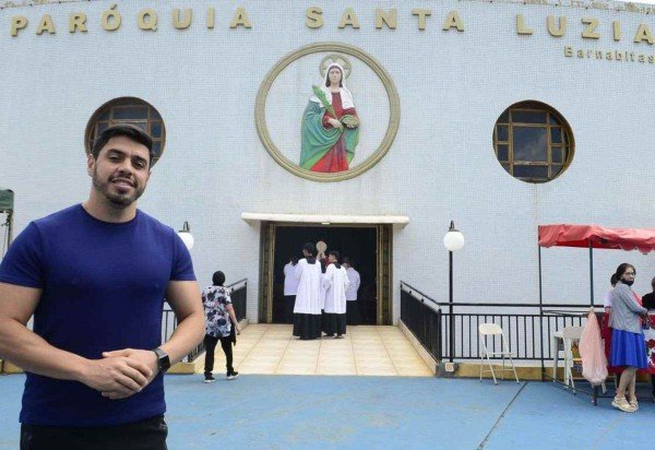  13/12/2024 Crédito: Marcelo Ferreira/CB/D.A Press. Brasil. Brasília - DF -  Samambaia, Paróquia de Santa Luzia comemora o dia de Santa Luzia. Padre Fernando Mizael