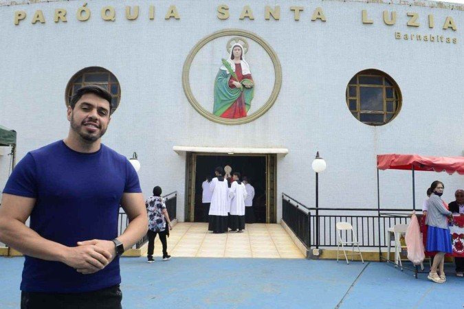  13/12/2024 Crédito: Marcelo Ferreira/CB/D.A Press. Brasil. Brasília - DF -  Samambaia, Paróquia de Santa Luzia comemora o dia de Santa Luzia. Padre Fernando Mizael