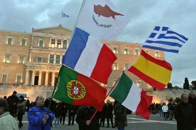 Os espanhóis organizaram uma greve geral, em 2012, para protestar contra uma série de reformas trabalhistas destinadas a ajudar a Espanha a reduzir seu déficit -  (crédito: Getty Images)