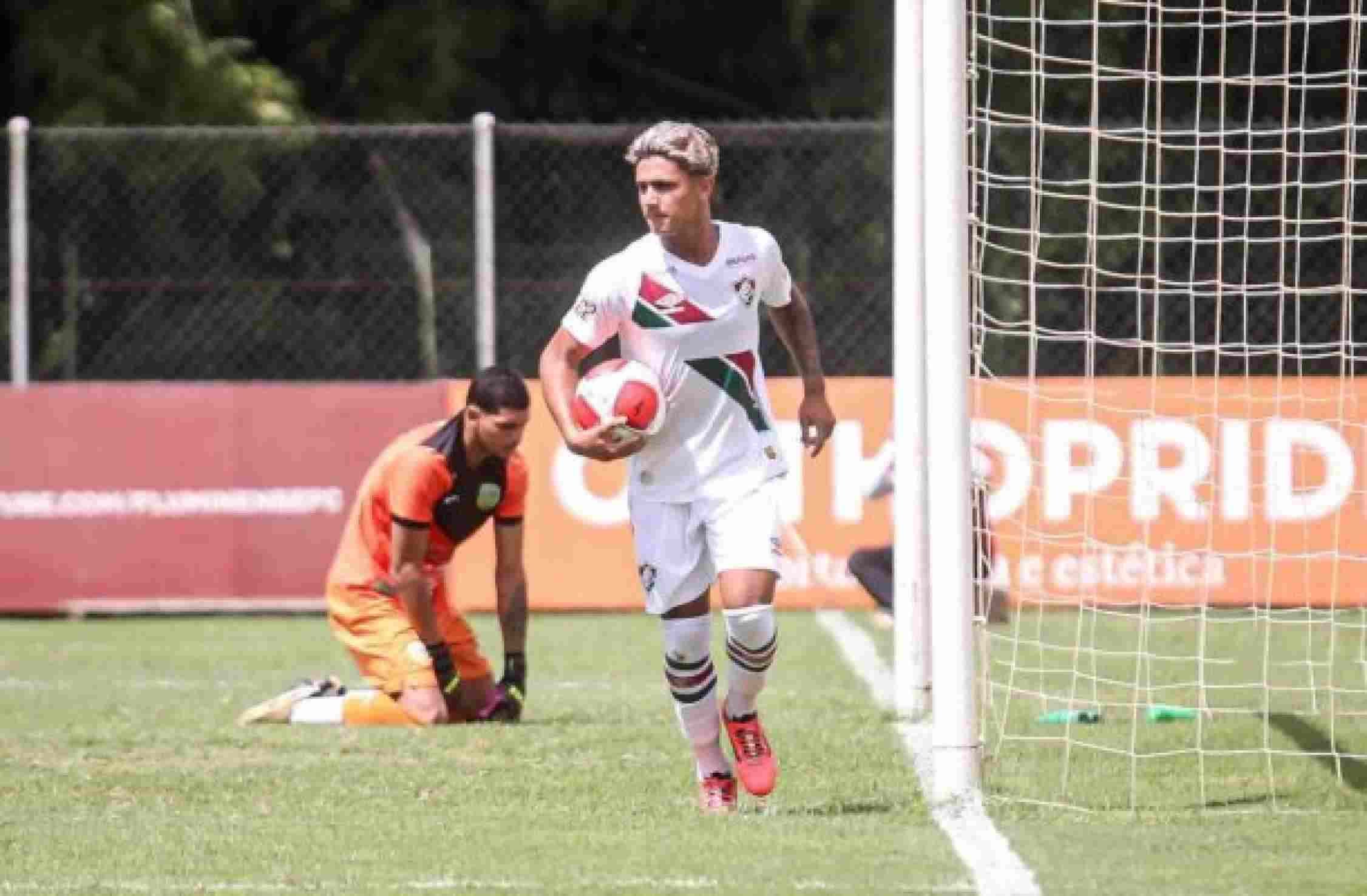 Keven Samuel agora está no sub-20 do Fluminense e sonha com artilharia da Copinha - (crédito: - Foto: Leonardo Brasil/Fluminense ) Keven Samuel agora está no sub-20 do Fluminense e sonha com artilharia da Copinha - (crédito: - Foto: Leonardo Brasil/Fluminense )