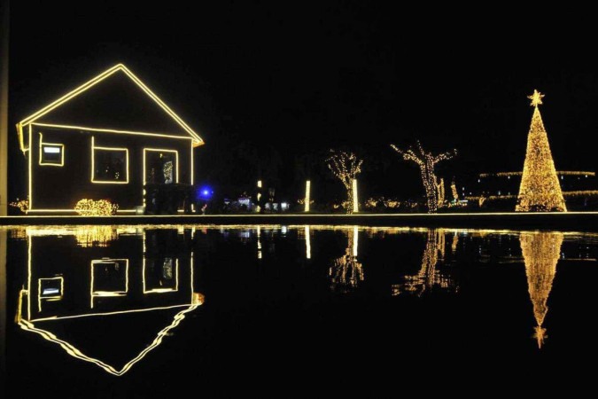  13/12/2024. Crédito: Minervino Júnior/CB/D.A Press. Brasil.  Brasilia - DF. Iluminação de natal na Casa do Papai Noel no QG do exército. -  (crédito: Minervino Júnior/CB/D.A.Press)