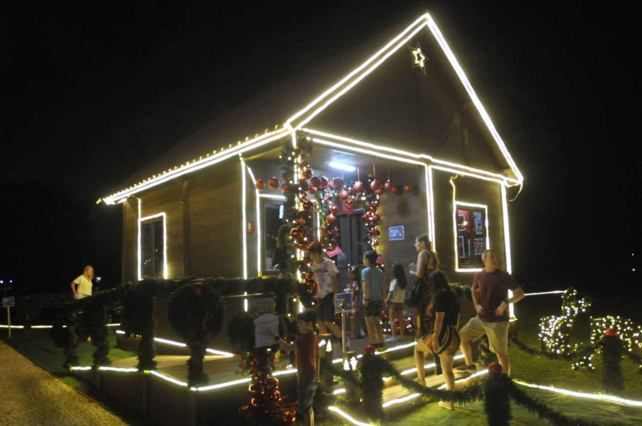 Esplanada dos Ministérios e outros pontos de Brasília brilham neste Natal