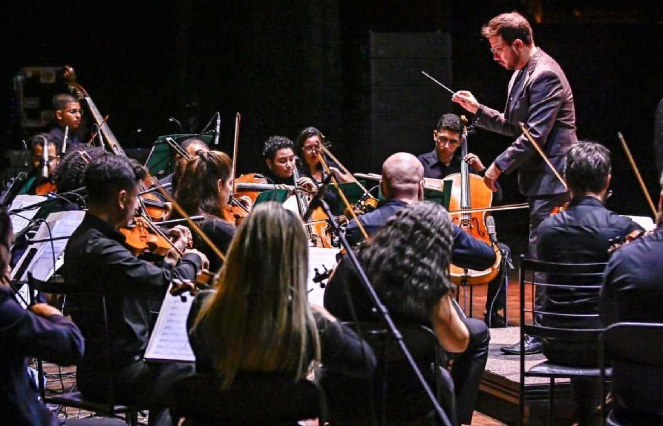 Espetáculo Nuit de Noel combina orquestra, canto e o balé Quebra Nozes