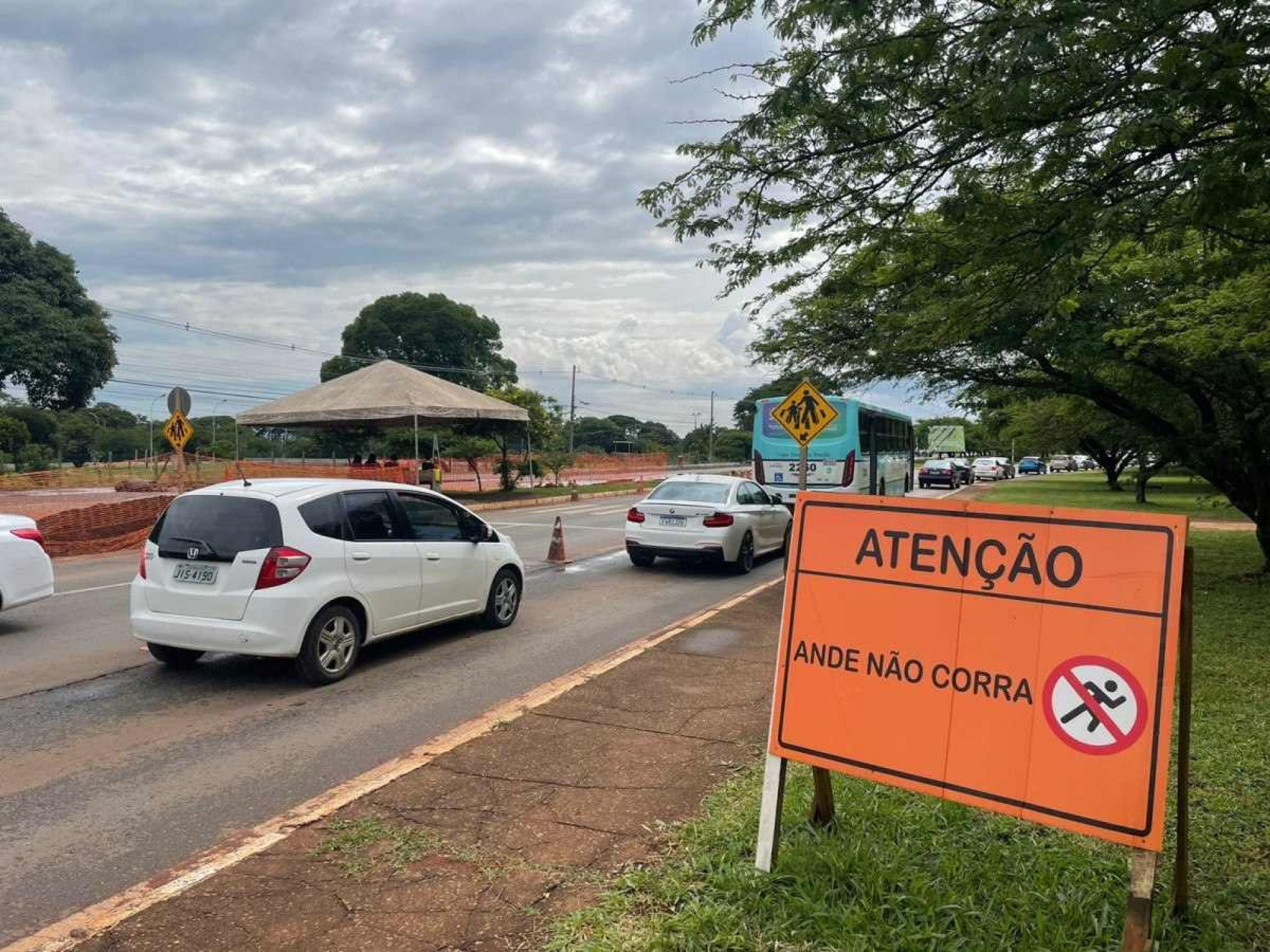Trânsito na Epig causado por obras atrapalha rotina dos brasilienses