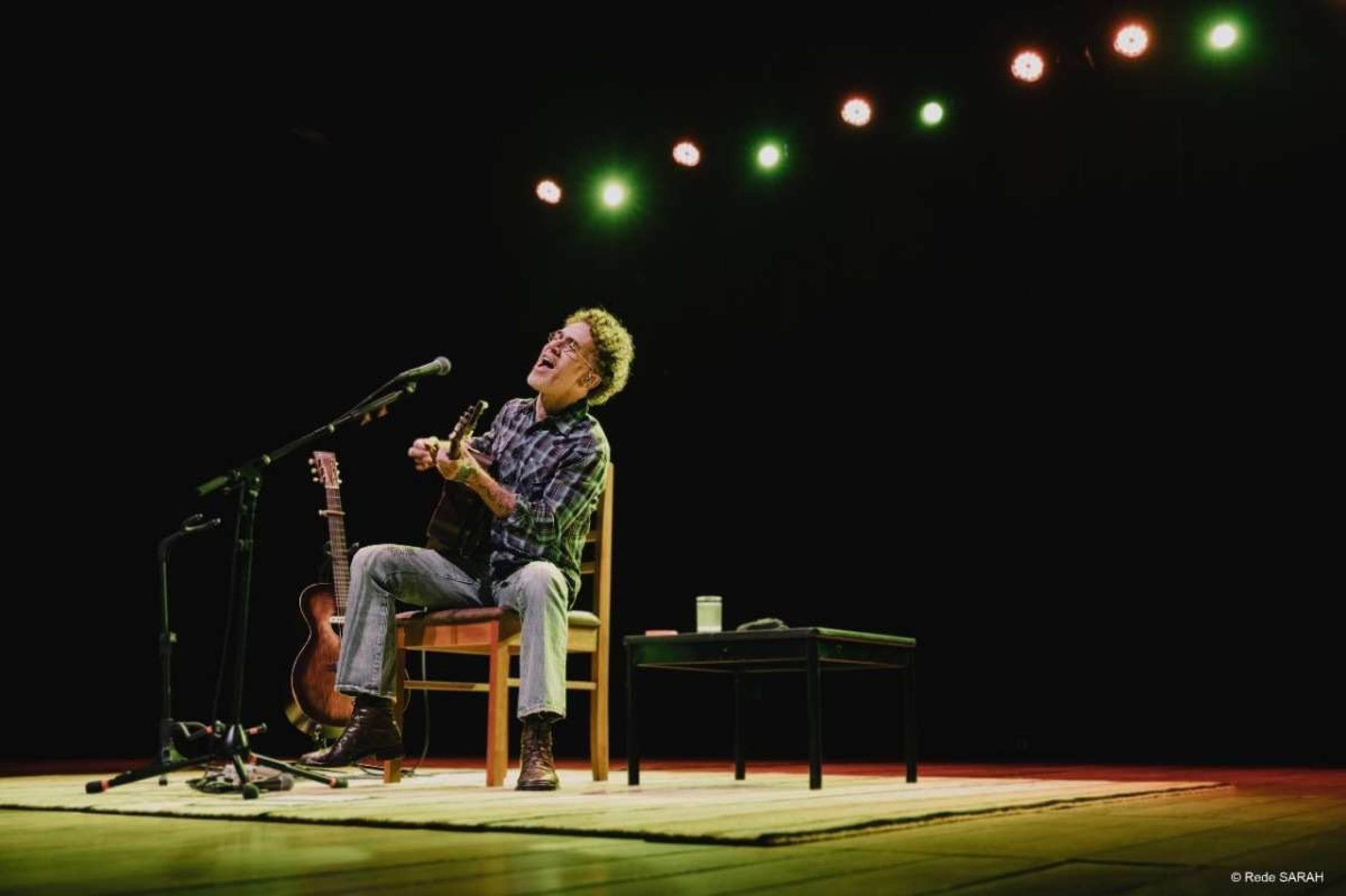 Nando Reis faz show privado para médicos e pacientes do hospital Sarah
