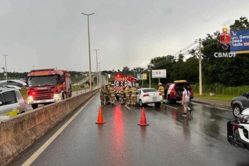 O idoso perdeu o controle do carro que dirigia, segundo o Corpo de Bombeiros -  (crédito: Divulgação/CBMDF)