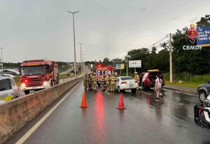 O idoso perdeu o controle do carro que dirigia, segundo o Corpo de Bombeiros -  (crédito: Divulgação/CBMDF)