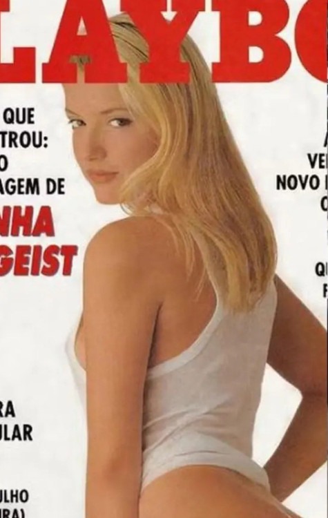 Ex-musa Regininha Poltergeist vende empadas em rua da Zona Norte do Rio -  (crédito: Reprodução/ Playboy e Instagram)