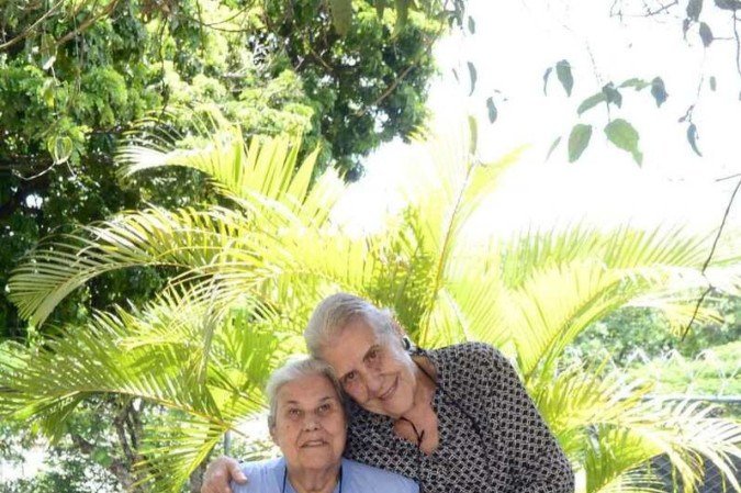 10/12/2024 Crédito: Marcelo Ferreira/CB/D.A Press. Brasil. Brasília - DF -  Pessoas que ficam responsáveis pelos cuidados dos irmãos com necessidades especiais. Senhora Maria Rita Dornas de Oliveira Dantas com a irmã que tem necessidades especiais Maria Aparecida de Oliveira Dornas. 