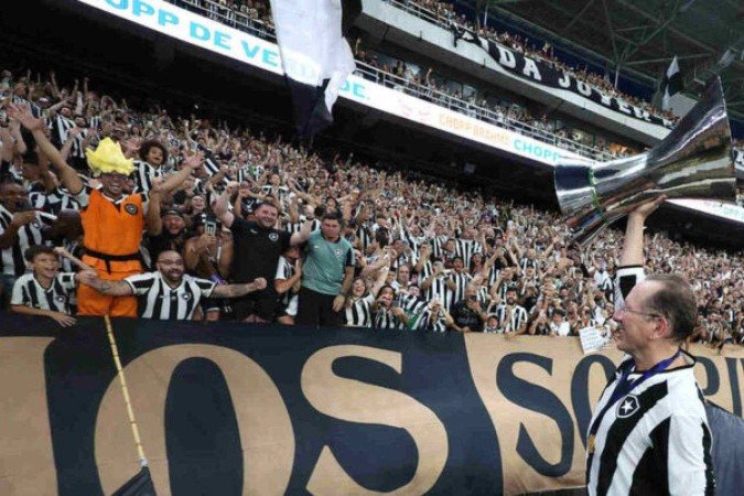 John Textor comemora o título brasileiro com a torcida - (crédito: Foto: Vitor Silva/Botafogo) John Textor comemora o título brasileiro com a torcida - (crédito: Foto: Vitor Silva/Botafogo)