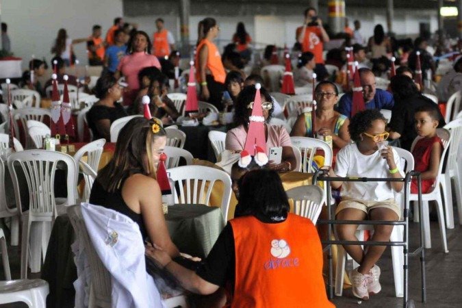  14/12/2024. Crédito: Minervino Júnior/CB/D.A Press. Brasil.  Brasilia - DF. Festa para as crianças da Abrace no Pavilhão do Parque.