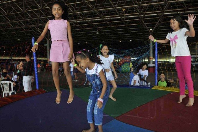  14/12/2024. Crédito: Minervino Júnior/CB/D.A Press. Brasil.  Brasilia - DF. Festa para as crianças da Abrace no Pavilhão do Parque.