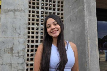 Isabela Moura Trindade está no primeiro ano do ensino médio e fez o PAS pela primeira vez neste domingo. Ela afirma que foi bem em humanas, ms precisa estudar mais exatas para ter um desempenho melhor no ano que vem.  -  (crédito: Jéssica Andrade/Especial para o Correio)