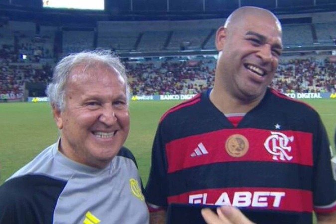 Ídolos! Zico recebe beijo de Adriano em festa com ex-craques do Flamengo - (crédito: Foto: Reprodução / SporTV) Ídolos! Zico recebe beijo de Adriano em festa com ex-craques do Flamengo - (crédito: Foto: Reprodução / SporTV)
