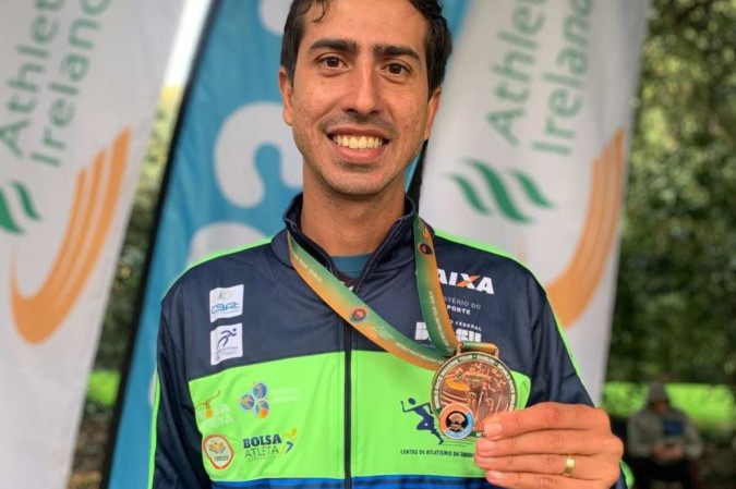 Caio Bonfim conquista a medalha de bronze quatro dias depois de receber o Troféu Rei Pelé no Prêmio Brasil Olímpico em 2024 -  (crédito: Gianette Bonfim/Divulgação)