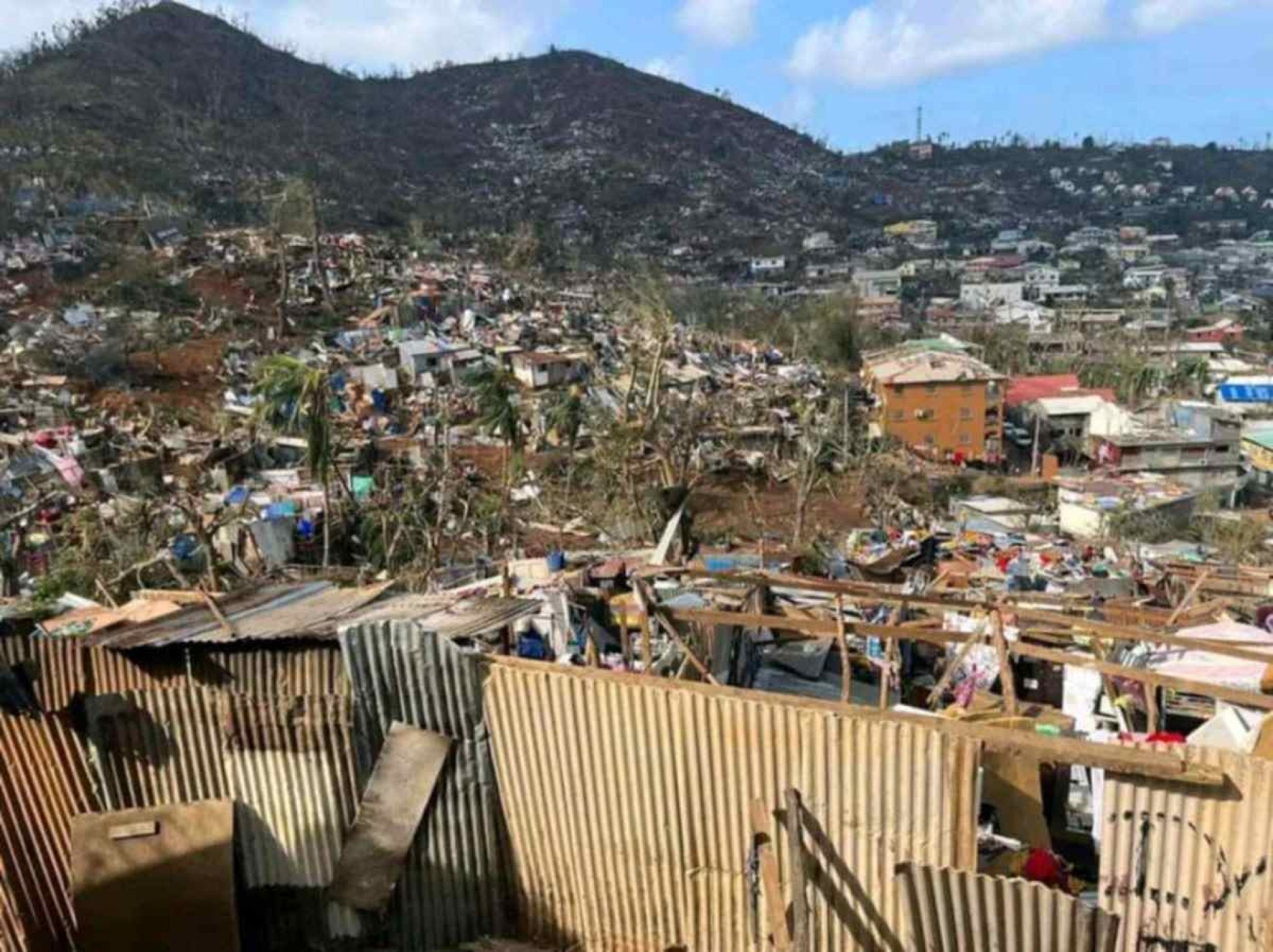 Ciclone pode ter deixado 'milhares de mortos' em ilha francesa 