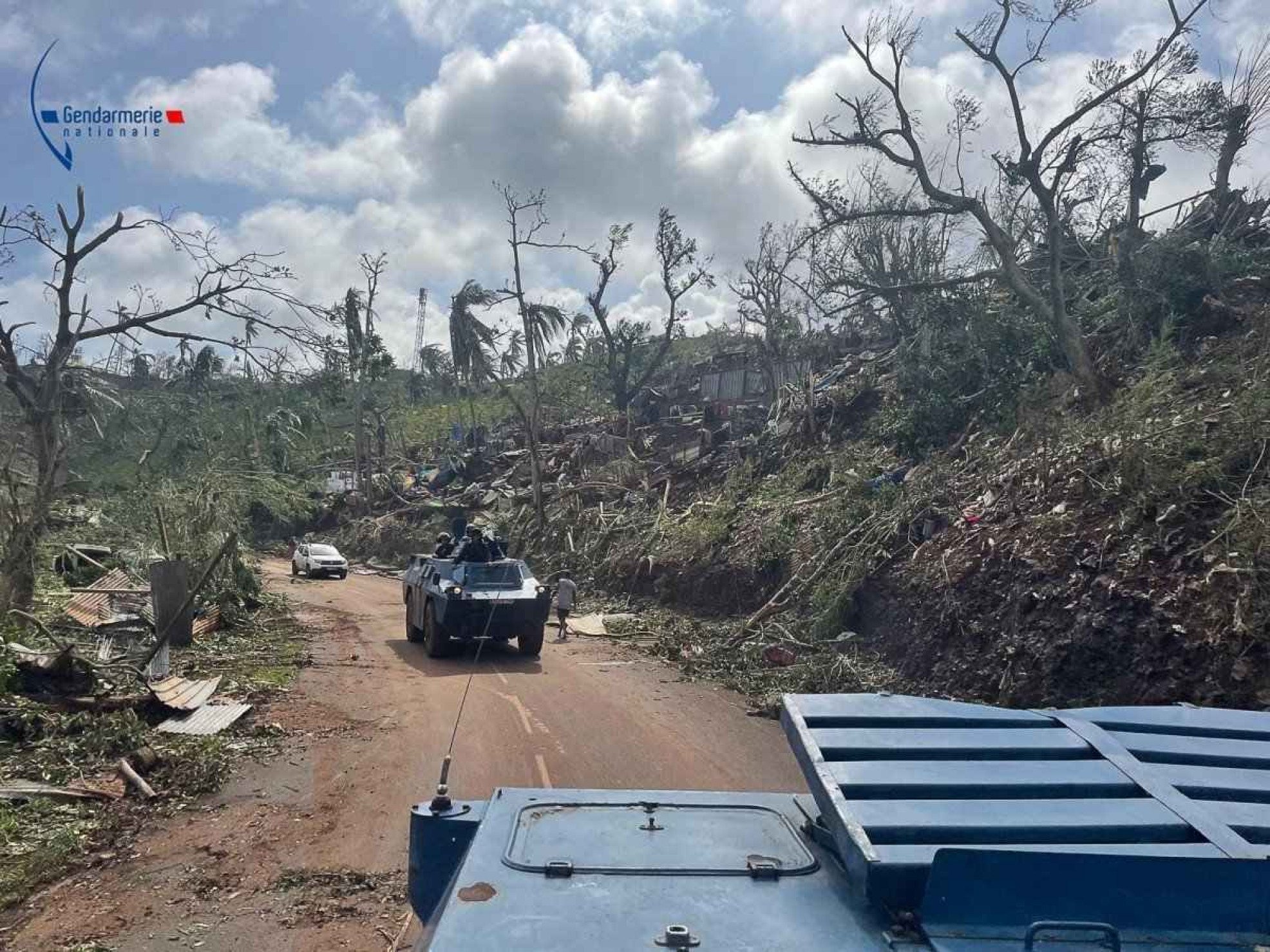 Destruição na ilha Mayotte após passagem do ciclone Chido