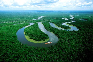 1º - Rio Amazonas – Maior curso de água do território brasileiro e segundo do mundo, com 6.937 km de comprimento. Sua nascente está situada na parte peruana da Cordilheira dos Andes e o rio desemboca no Oceano Atlântico.  -  (crédito: Claudia Torres - Flickr)