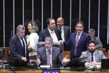 Pressão dos partidos de centro por mais espaço no governo Lula tem o apoio do presidente da Câmara, Arthur Lira, que deixa o cargo em fevereiro -  (crédito: Bruno Spada/Câmara dos Deputados)