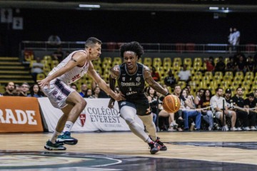 Cook foi o cestinha da noite e um dos destaques do Brasília para seguir invicto como mandante no NBB -  (crédito: PEDRO SANTANA / CB)