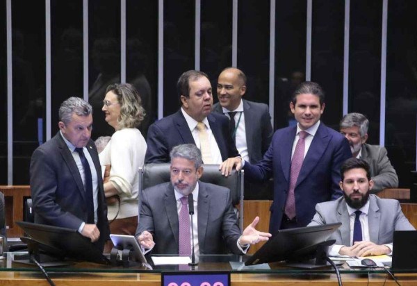 Pressão dos partidos de centro por mais espaço no governo Lula tem o apoio do presidente da Câmara, Arthur Lira, que deixa o cargo em fevereiro