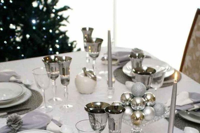 As cores primordiais são o vermelho, o verde, o dourado e o branco
