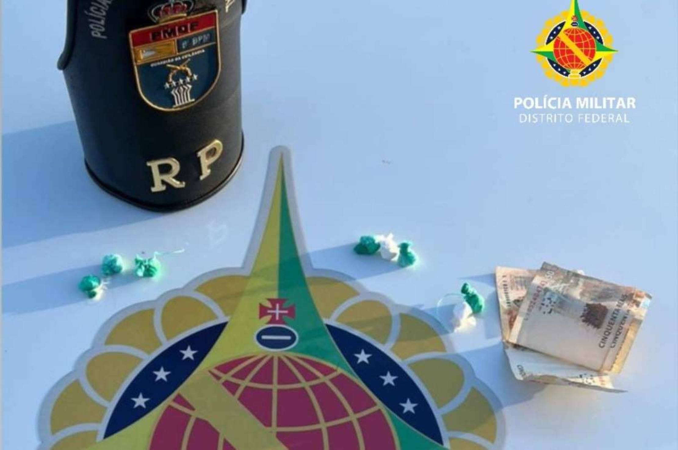 Adolescente de 15 anos é apreendido entregando cocaína em ponto de drogas