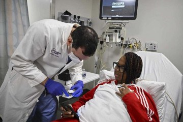 Towana Looney é a terceira paciente a receber transplante de rim de porco -  (crédito: ANGELA WEISS / AFP)