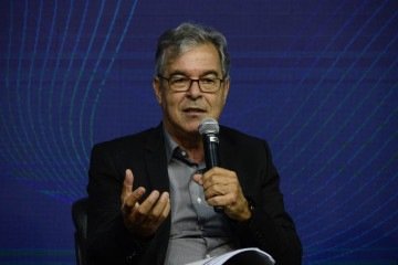 Mesmo com tarifaço, Brasil segue gigante nas exportações, diz presidente da Apex