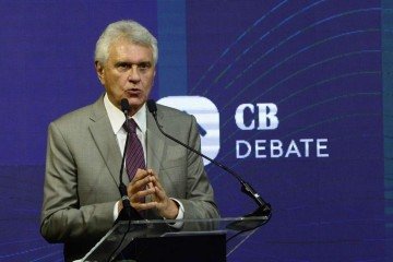 O governador de Goiás criticou o governo federal por "não esboçar uma reação". Diante desse cenário, afirmou que determinou a abertura de uma linha de crédito com taxas inferiores às do mercado -  (crédito:  Marcelo Ferreira/CB)
