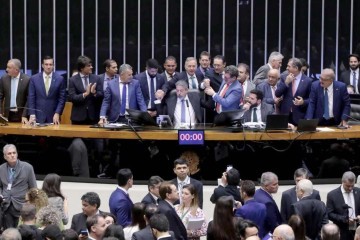 O presidente da Câmara, Arthur Lira, durante a sessão: segundo ele, texto da reforma aprovado pelo Congresso não é o ideal, mas é o possível -  (crédito: Bruno Spada/Câmara dos Deputados)