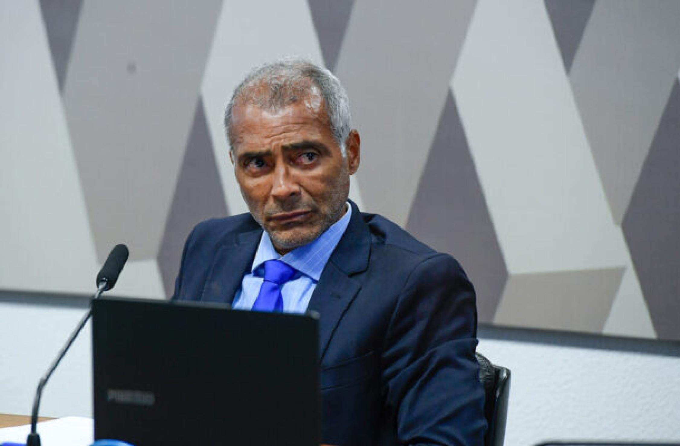 Romário se diz vítima de mulher que o processou por xingamentos na web