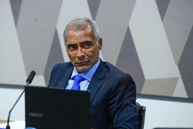 Romário apresenta defesa dos processos movidos por Dayane - (crédito: Foto: Marcos Oliveira/Agência Senado) Romário apresenta defesa dos processos movidos por Dayane - (crédito: Foto: Marcos Oliveira/Agência Senado)