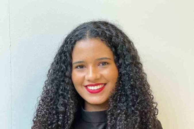 Tainá Vieira de Oliveira, graduanda em direito pela Universidade de Brasília, pesquisadora no Programa de Educação Tutorial em Direito da Universidade de Brasília e estagiária no Piquet, Magaldi e Guedes Advogados