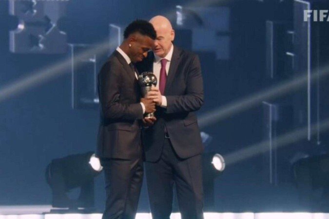 Vini Jr é eleito melhor jogador do mundo pela Fifa - (crédito: Foto: Reprodução / FIFA) Vini Jr é eleito melhor jogador do mundo pela Fifa - (crédito: Foto: Reprodução / FIFA)