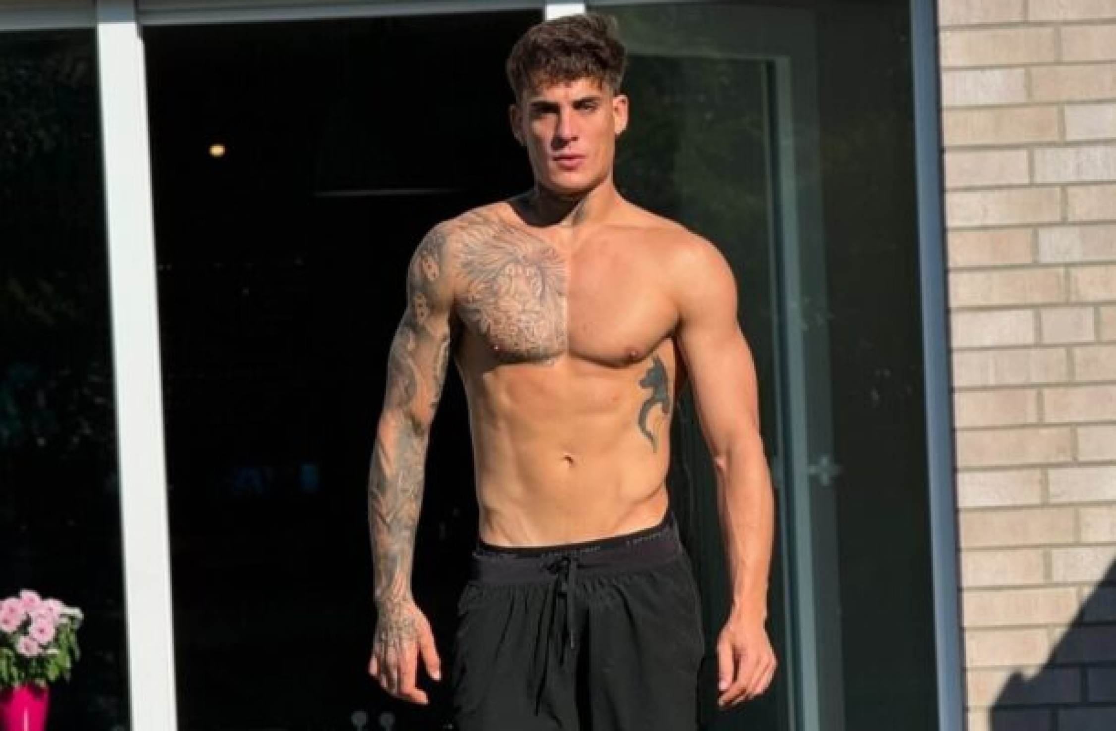 Ex da mãe de Neymar, Tiago Ramos esquenta o clima com ‘senhoras’