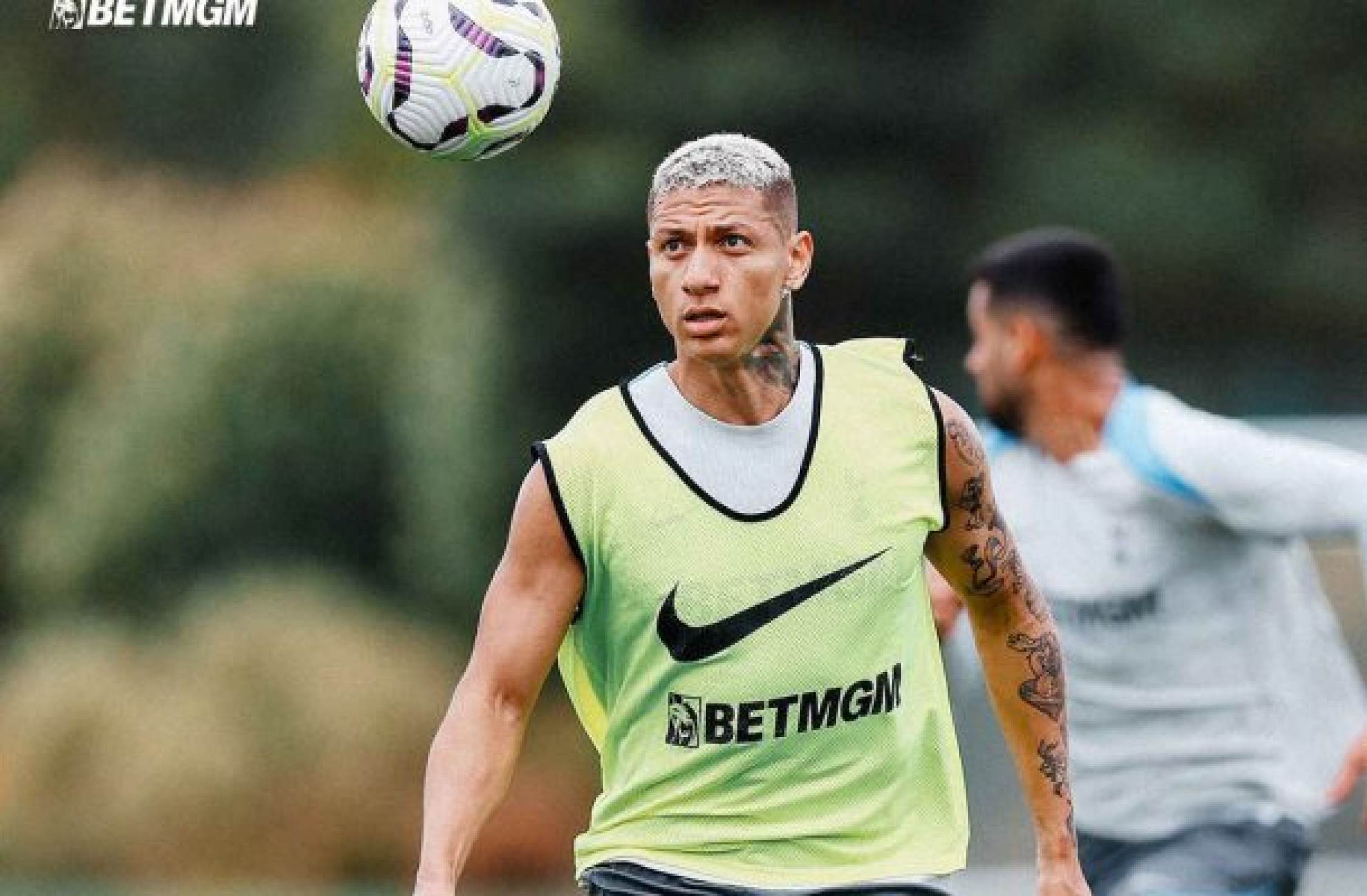 Flamengo tem interesse em Richarlison, alvo do Fluminense