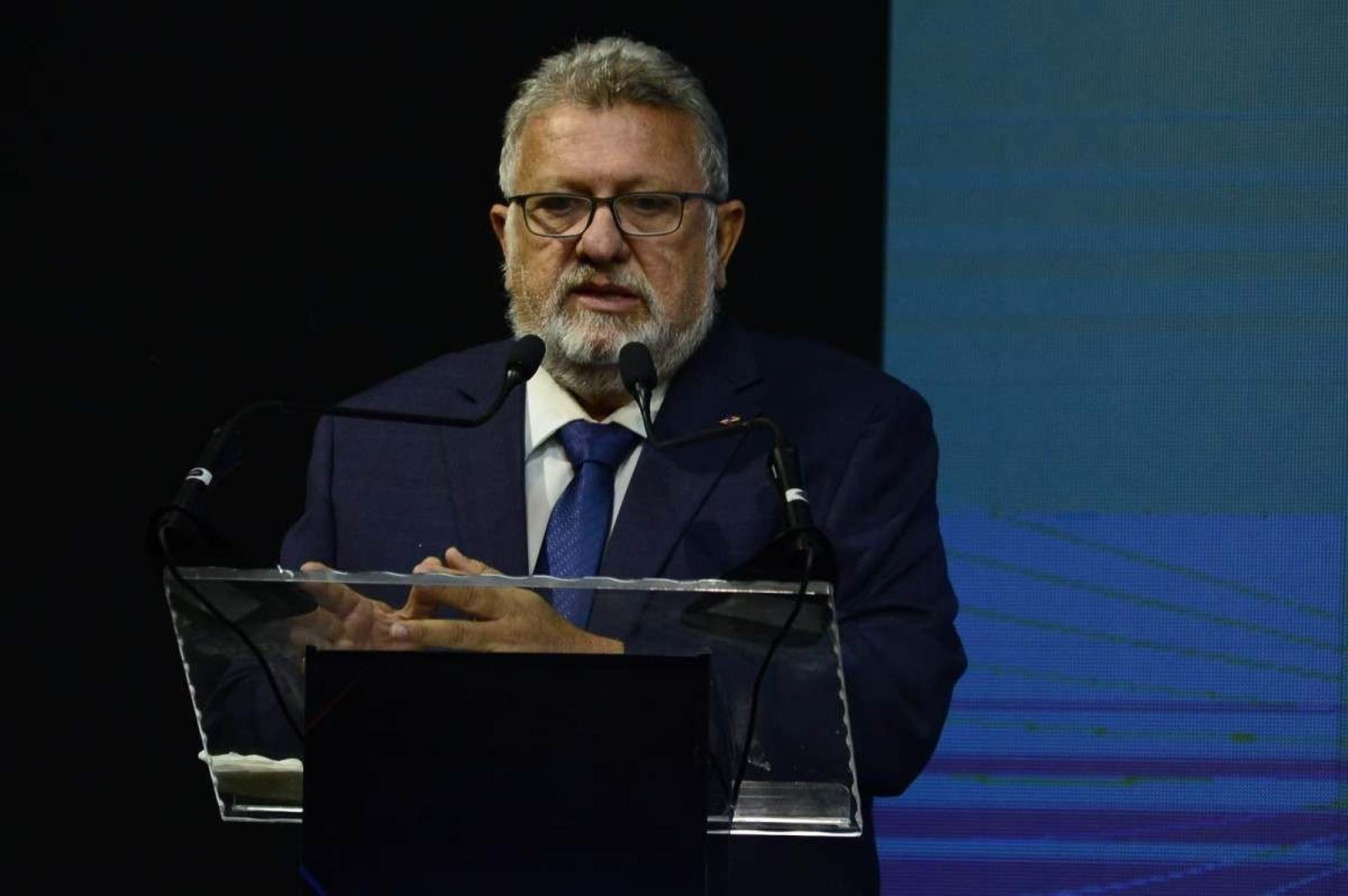 Presidente da Caixa defende alongar títulos para amenizar dívida pública