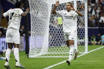 Com bela assistência de Vini Jr., Mbappé abriu o placar para o Real Madrid  -  (crédito: KARIM JAAFAR / AFP)