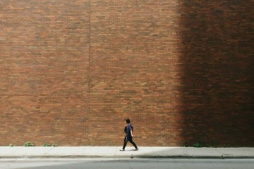 De acordo com a Organização Mundial de Saúde (OMS), mais de 300 milhões de pessoas do mundo sofrem de depressão -  (crédito: Greg Shield/Unsplash)